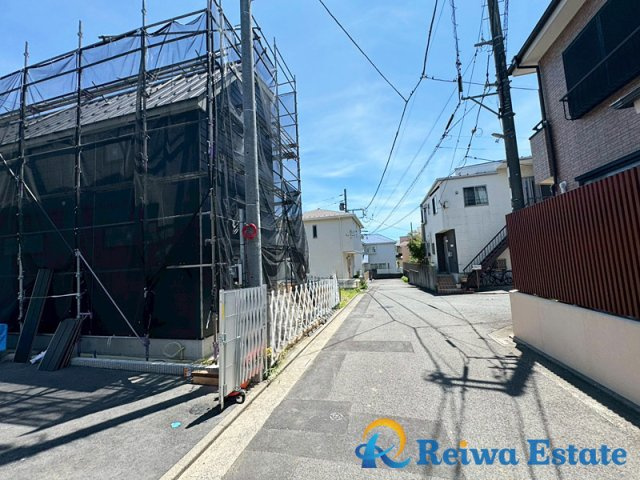 新築戸建　茅ヶ崎市松浪1丁目の前面道路含む現地写真