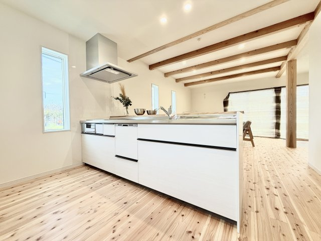 中瀬6区画 1号地のキッチン|使い勝手の良いシステムキッチンは収納力豊富！
