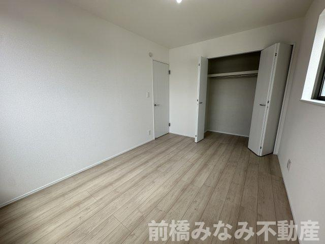 【新築】高崎市倉賀野町　１号棟(全２棟)　ハートフルタウン　新築建売分譲の洋室|明るい洋室です