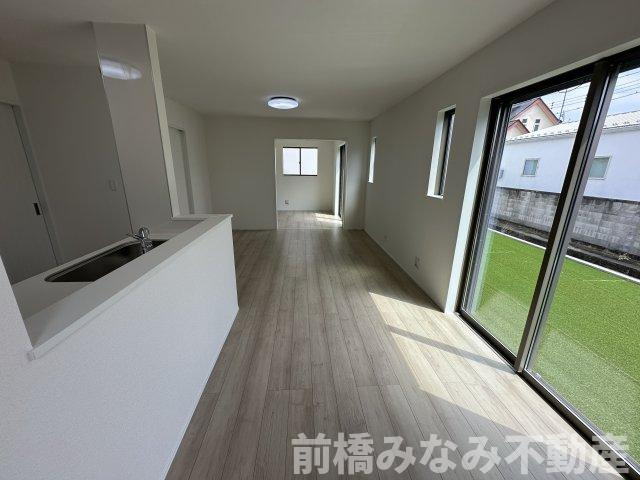 【新築】高崎市倉賀野町　１号棟(全２棟)　ハートフルタウン　新築建売分譲の玄関|収納もある玄関です