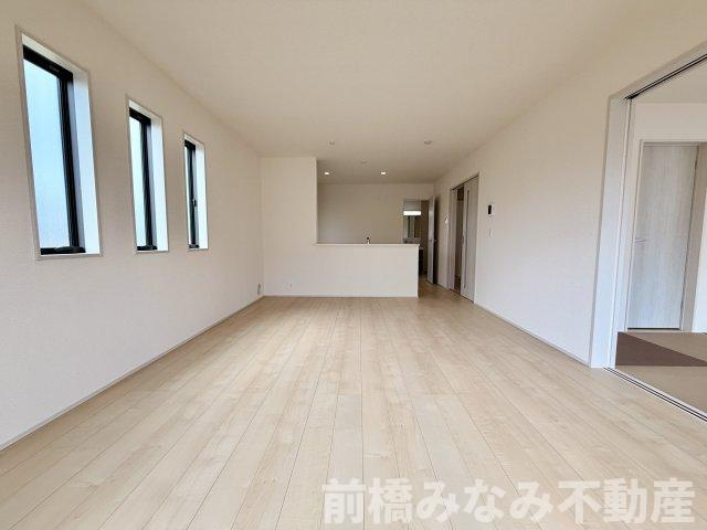 【新築】前橋市小屋原町第１　限定１棟　リーブルガーデン　新築建売の居間・リビング|おしゃれな居間です