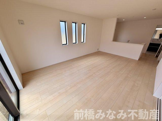 【新築】前橋市小屋原町第１　限定１棟　リーブルガーデン　新築建売の居間・リビング|おしゃれな居間です