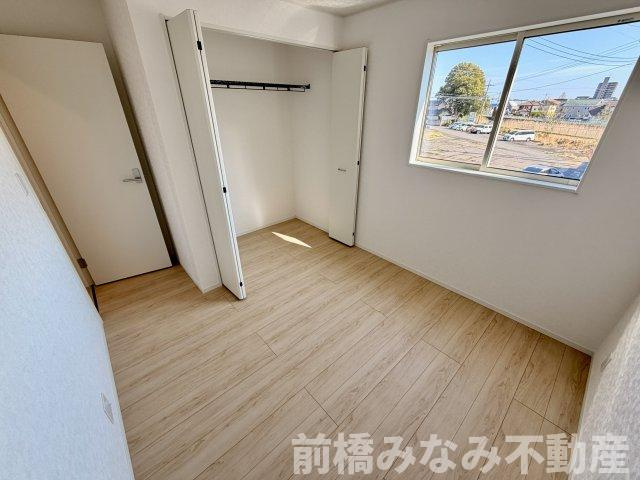 【新築】前橋市北代田町第10-1期　９号棟(全３棟)　クレイドルガーデン　新築建売分譲の洋室|明るい洋室です