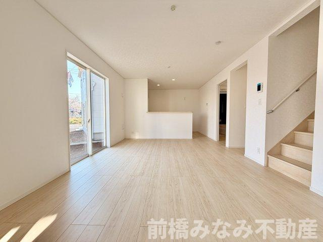 【新築】前橋市北代田町第10-1期　９号棟(全３棟)　クレイドルガーデン　新築建売分譲の居間・リビング|おしゃれな居間です