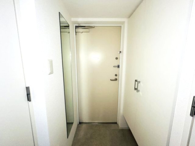 セレニテ神戸元町クレアの玄関