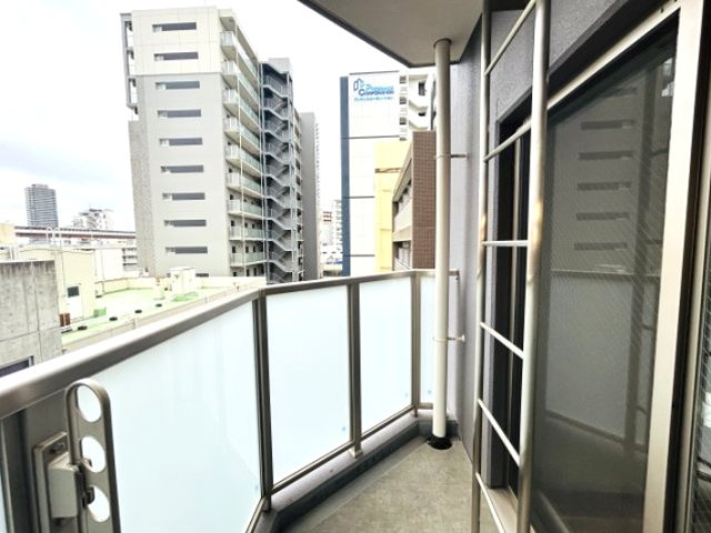 セレニテ神戸元町クレアのバルコニー
