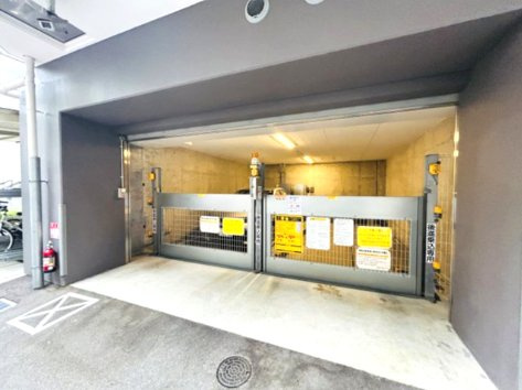 セレニテ神戸元町クレアの駐車場