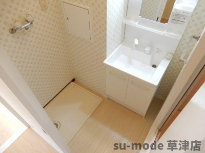 【洗面所】 | ヴィエナ栗東 | スペースのある洗面所
