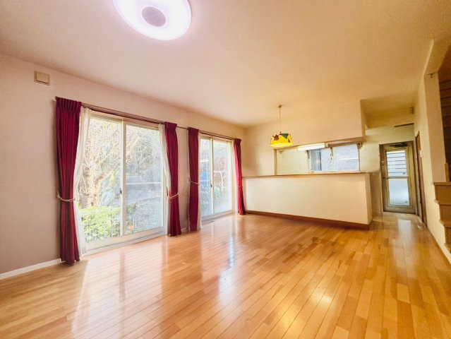 茅ヶ崎市芹沢　中古戸建の居間・リビング
