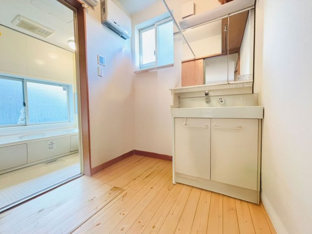 茅ヶ崎市芹沢　中古戸建の独立洗面台