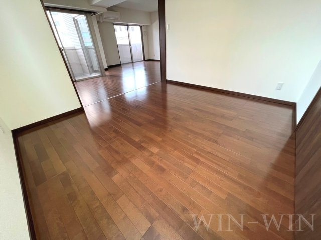 ペコラ広小路の洋室