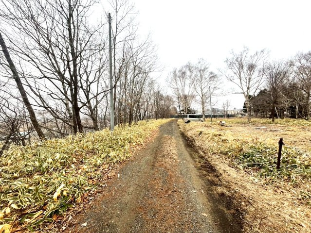 釧望台2丁目　売地の前面道路含む現地写真