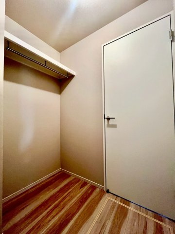 板橋区赤塚7丁目　新築戸建の収納|四季に応じて衣類などをしまう事ができる、大型収納スペースのウォークインクローゼット！

現地ご見学希望・資料請求などお気軽にお問い合わせ下さい！
03-5990-5201