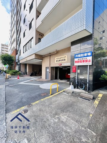 ハウスユマニテ大橋α館の駐車場
