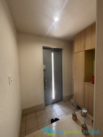 平塚市田村6丁目　中古戸建の玄関