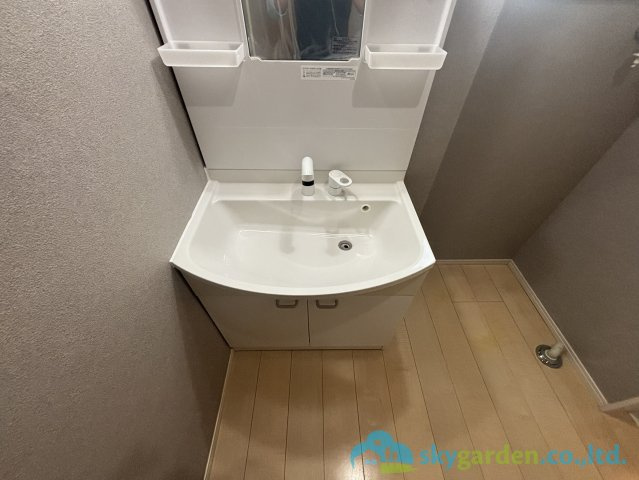 平塚市田村6丁目　中古戸建の独立洗面台