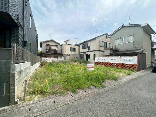 上桂御正町|『閑静な住宅地』
大通りから少し入った場所に位置し、大通りと比べて車の走行音等が軽減！（R8.4撮影）