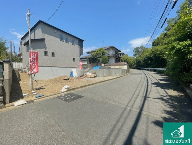 川西市水明台　第1期　新築一戸建ての前面道路含む現地写真|周辺は落ち着いた街並みの住宅地！子育てがしやすい住環境です！まだ未完成ですが、現地でしかわからない事もございます。是非一度ご覧ください。