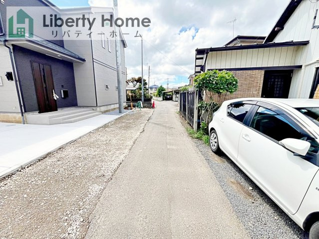 土浦市真鍋5丁目　新築戸建　A号棟の前面道路含む現地写真