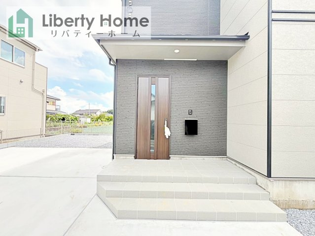 土浦市真鍋5丁目　新築戸建　A号棟のエントランス