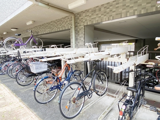 エストブリランテのその他共用部分|駐輪場です☆
