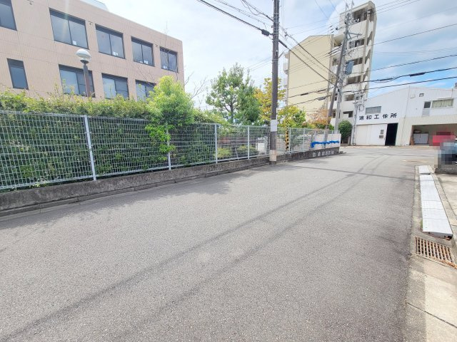 和歌山市三葛・中古戸建・80416の前面道路含む現地写真