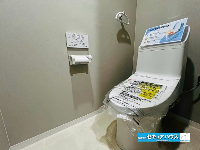 ソフィア日進のトイレ|【高機能トイレ】
◆高機能トイレの多くは便器のフタの開閉が自動であり、使用後に手動で水を流す面倒もなく非常に便利です。スタイリッシュな見た目で、お掃除しやすく、節水効果が高いです。　　　　　　　　　　