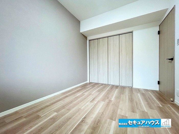 ソフィア日進の洋室|【洋室5.4帖】
◆家族一人ひとりの大切なプライベート空間。趣味に合わせて使って頂けるようシンプルに仕上げてあります。暮らし心地を大きく左右する収納を、適材適所に配置し使い勝手を考慮しました。　　　　