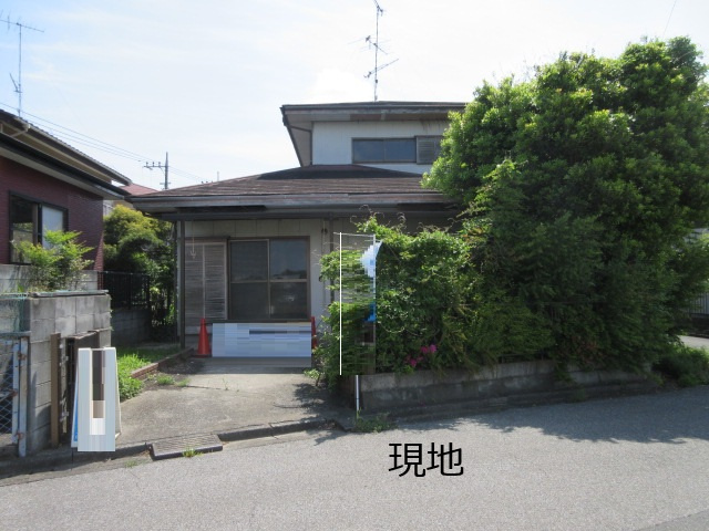 中古戸建　熊谷市江波522-32（リフォーム住宅）の前面道路含む現地写真