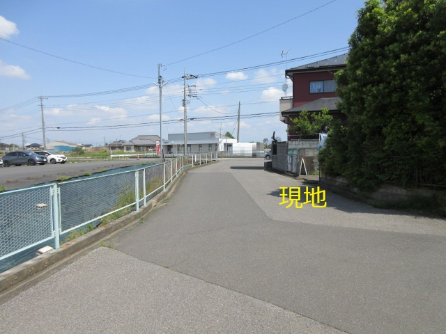 中古戸建　熊谷市江波522-32（リフォーム住宅）の前面道路含む現地写真