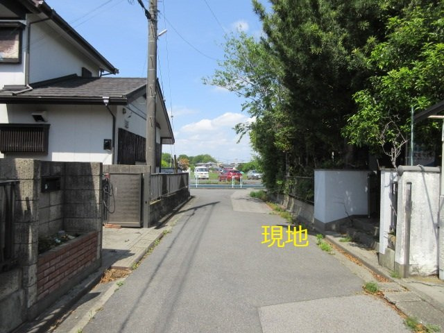 中古戸建　熊谷市江波522-32（リフォーム住宅）の前面道路含む現地写真