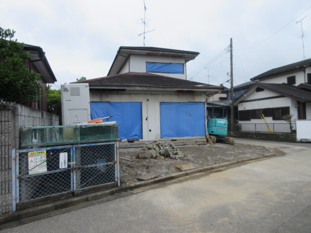 中古戸建　熊谷市江波522-32（リフォーム住宅）の前面道路含む現地写真