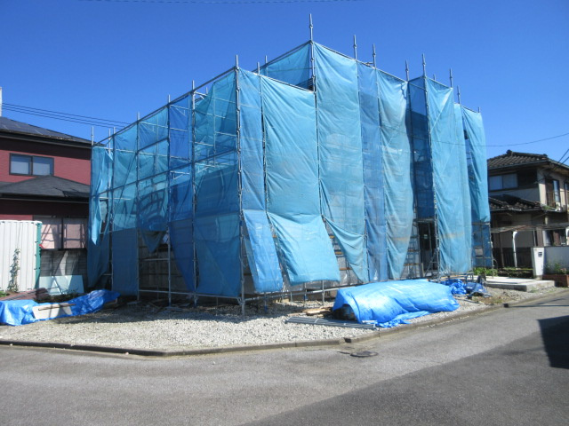 中古戸建　熊谷市江波522-32（リフォーム住宅）の前面道路含む現地写真