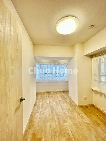 シティハイツ三ノ輪の子供部屋|【子供部屋】お子様を持つ家庭の約6割が「家族や子どものため」に購入を希望。入学後の転校を避け、広い空間でのびのび育てたいなどの親心が、家探しのきっかけになっているようです。