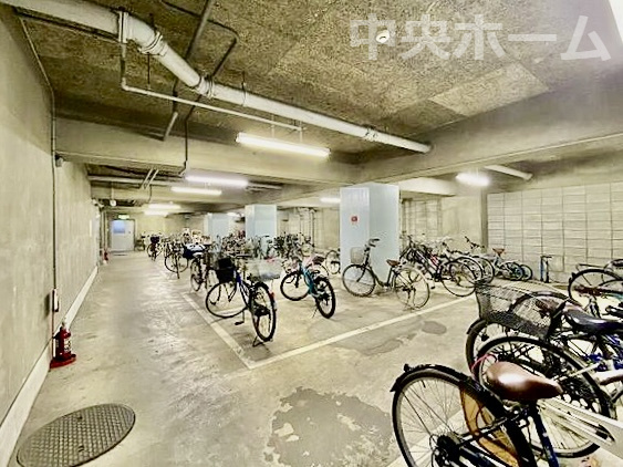 シティハイツ三ノ輪の駐輪場|【自転車置き場】最新の空き状況や費用などの詳細は担当スタッフまでお問い合わせください。