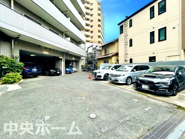シティハイツ三ノ輪の現況写真|【敷地内駐車場】最新の空き状況や費用などの詳細は担当スタッフまでお問い合わせください。