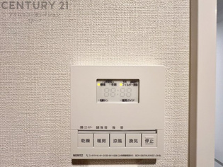 暖房機能があるため、冬場でも温かい浴室で入浴でき、乾燥機能があるため、水気を素早く取り除けます。また、換気機能があるため、湿気を素早く排出してカビや雑菌の発生を防ぐことができます。