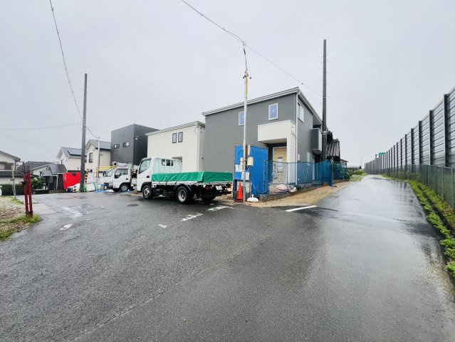 大府市吉川町4丁目93『仲介手数料無料』新築戸建ての前面道路含む現地写真