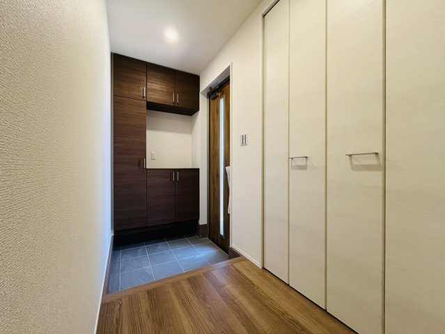 大府市吉川町4丁目93『仲介手数料無料』新築一戸建て・建売の玄関
