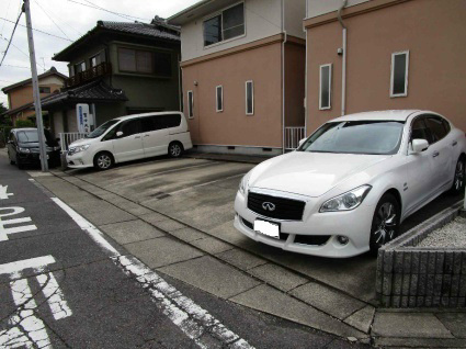ロフトコートＤの駐車場