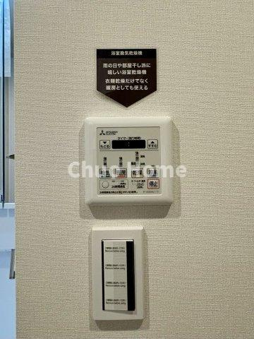 ラミアール鶯谷駅前の冷暖房・空調設備|【浴室乾燥機】暖房・冷風・換気・乾燥が可能です。毎日を快適に過ごせるうれしい機能が揃っています。雨の日の洗濯物も安心です。