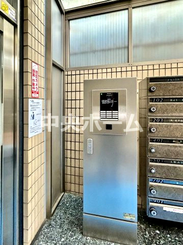 ラミアール鶯谷駅前の受付|【オートロック】オートロックシステムでセキュリティ充実。当たり前ですが、安全で安心して暮らすのって大事ですよね。お探しのご条件でオートロック付きの物件を探す方も多いですがやはりセキュリティは大事です。