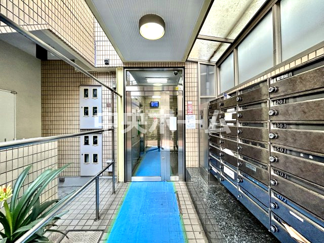 ラミアール鶯谷駅前のエントランス|エントランス