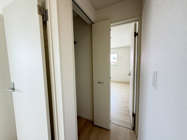 宜野湾市上原　第1（全4棟）ラスト6号棟の収納|6号棟　2階ホール収納付き♪