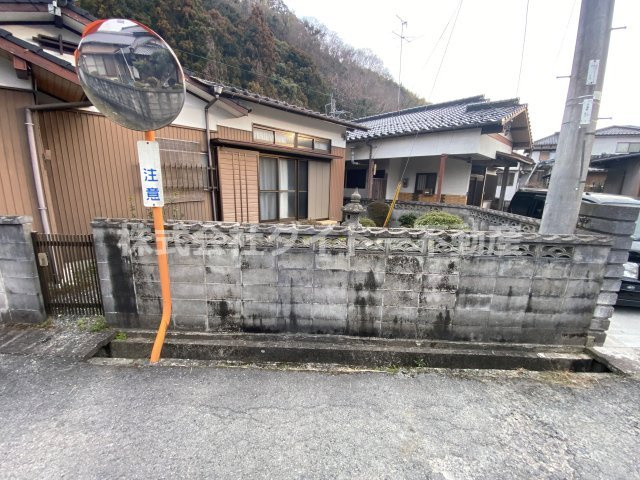 飯塚市天道530-4の前面道路含む現地写真