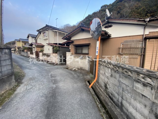 飯塚市天道530-4の前面道路含む現地写真