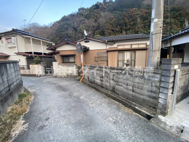 飯塚市天道530-4の前面道路含む現地写真