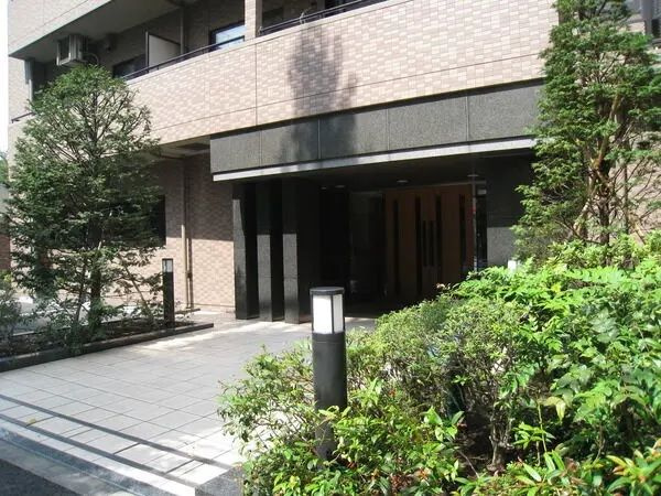 ナイスアーバン文京向丘のエントランス|ペット飼育可能！平成１２年築・オートロック＆宅配ボックス付きマンション、ナイスアーバン文京向丘は即日現地案内可能となっておりますので、お気軽にお問い合わせください！