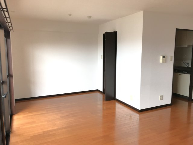QM壱番館【キャッシュバック対象物件】の居間・リビング|使いやすい居間です