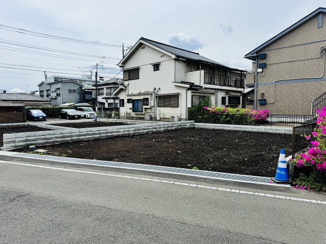 八王子市　子安町　新築一戸建て　４期の駐車場|～L字型に2台駐車可能～